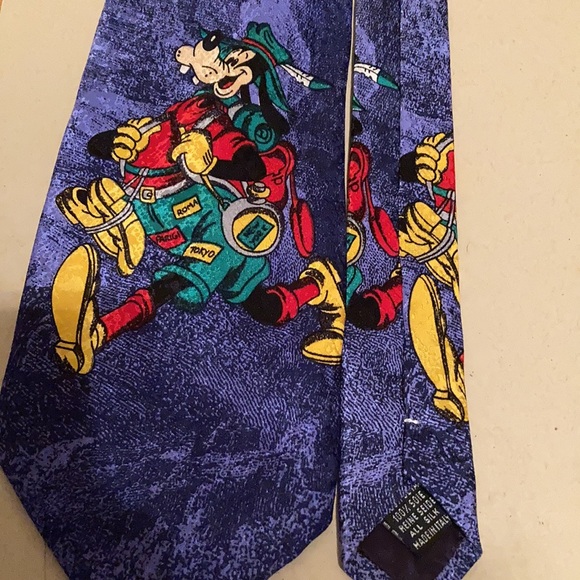 Vintage Goofy Travel design made in Italy 100% Silk - Picture 2 of 5